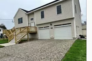 18 Maplewood Ave, Chicopee, MA 01013 - Photo 1