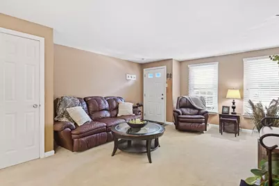 7 Mansion Woods Dr #b, Agawam, MA 01001 - Photo 8