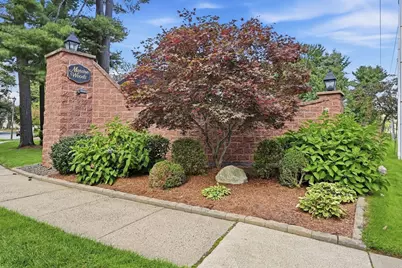 7 Mansion Woods Dr #b, Agawam, MA 01001 - Photo 2