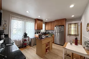 28 Templeton Pkwy, Watertown, MA 02472 - Photo 8