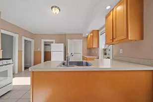 27 Highland St, Woburn, MA 01801 - Photo 10