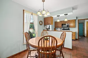 9 Labrie Ln, Holyoke, MA 01040 - Photo 10