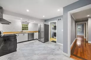 51 Selwyn Rd, Randolph, MA 02368 - Photo 2