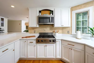 37 Ward St, Hingham, MA 02043 - Photo 4