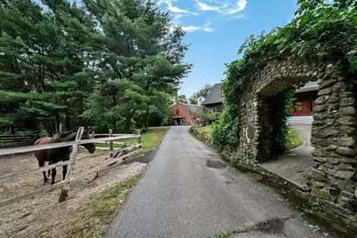 197 East St, Duxbury, MA 02332 - Photo 2