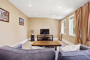 31 Mt Vernon St, Boston, MA 02132 - Photo 8