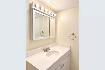 19 Chestnut St #19C, Framingham, MA 01701 - Photo 4