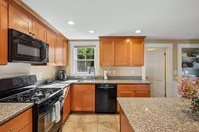 18 Highland Ave, Chelmsford, MA 01863 - Photo 10