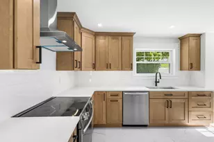 256 Weetamoe St, Fall River, MA 02720 - Photo 6