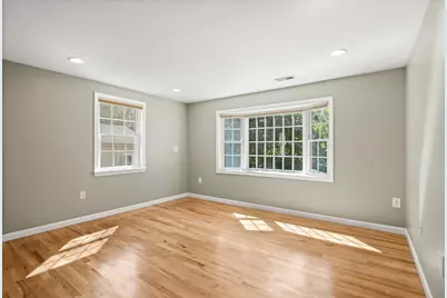 236 Sherburne Ave, Tyngsborough, MA 01879 - Photo 10