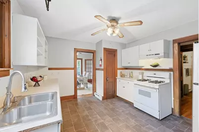 31 Gates St, Holyoke, MA 01040 - Photo 10