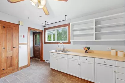 31 Gates St, Holyoke, MA 01040 - Photo 8