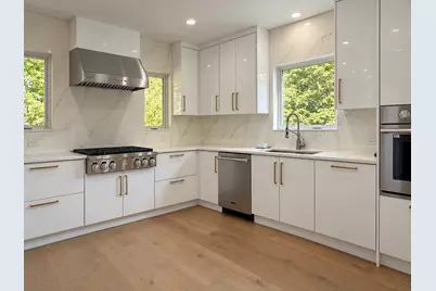 8 Irene Rd, Bedford, MA 01730 - Photo 4