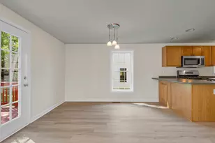 118 Barbara Ln, Hudson, NH 03051 - Photo 6