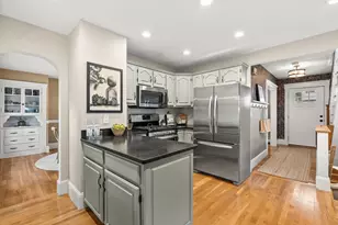 29 Woburn St, Medford, MA 02155 - Photo 12