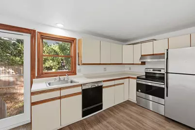 5A Warwick St #1, Auburn, MA 01501 - Photo 4