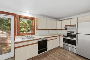5A Warwick St, Auburn, MA 01501 - Photo 4