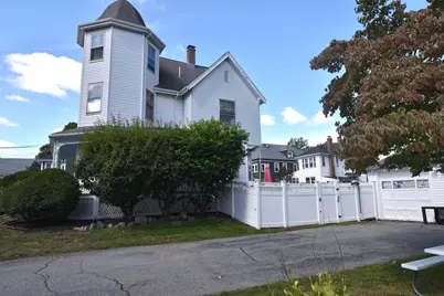 10 Holly St, Watertown, MA 02472 - Photo 2