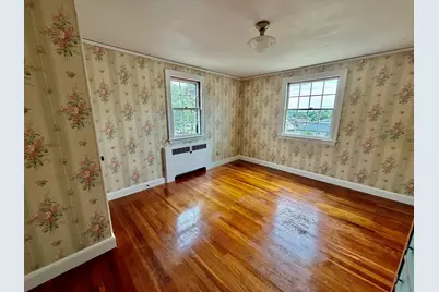 11 Benz St, Springfield, MA 01118 - Photo 8