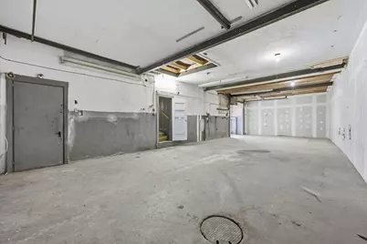 6 Clinton Ave, Westfield, MA 01085 - Photo 8