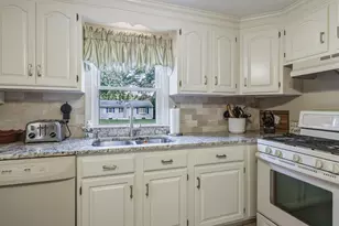 15 Somerset St, East Longmeadow, MA 01028 - Photo 20