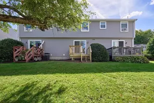 270 Sunderland Rd, Worcester, MA 01604 - Photo 24
