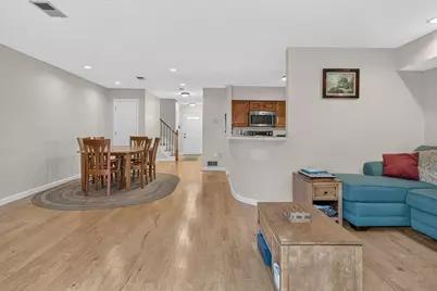 18 Indian Hill Lane #18, Salem, MA 01970 - Photo 2