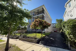 32 Woodbine St, Worcester, MA 01603 - Photo 2