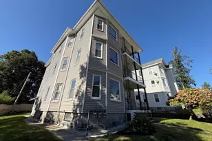 32 Woodbine St, Worcester, MA 01603 - Photo 2