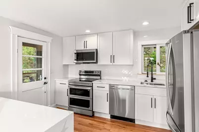 17 Cottage Street, Marblehead, MA 01945 - Photo 4