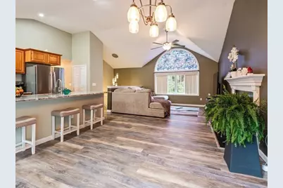 37 Moreland Green Dr, Worcester, MA 01609 - Photo 10