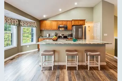 37 Moreland Green Dr, Worcester, MA 01609 - Photo 4
