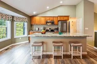 37 Moreland Green Dr, Worcester, MA 01609 - Photo 4