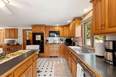15 Marlboro Rd, Woburn, MA 01801 - Photo 18