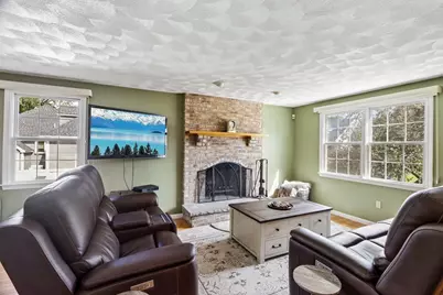 28 Hampden Ave, Burlington, MA 01803 - Photo 2