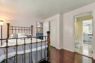 102 Sunderland Rd, Worcester, MA 01604 - Photo 16