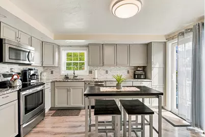 102 Sunderland Rd, Worcester, MA 01604 - Photo 10