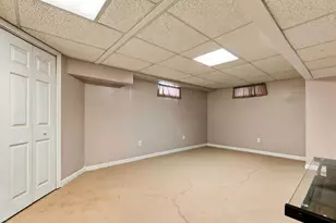 102 Sunderland Rd, Worcester, MA 01604 - Photo 22