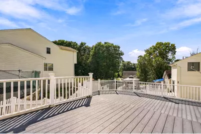 102 Sunderland Rd, Worcester, MA 01604 - Photo 30