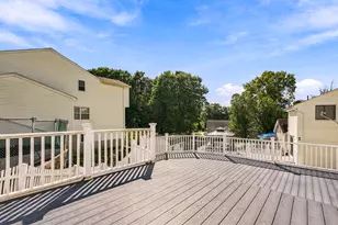 102 Sunderland Rd, Worcester, MA 01604 - Photo 30