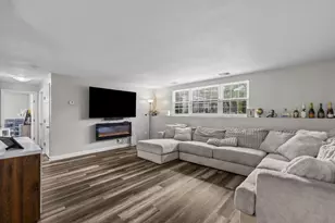 103 Oak Ln, Brockton, MA 02301 - Photo 4