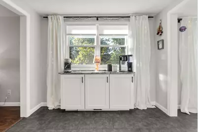 8 Yale St, Groveland, MA 01834 - Photo 10