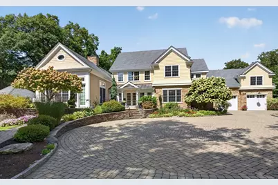 68 W Hill Ave, Melrose, MA 02176 - Photo 2