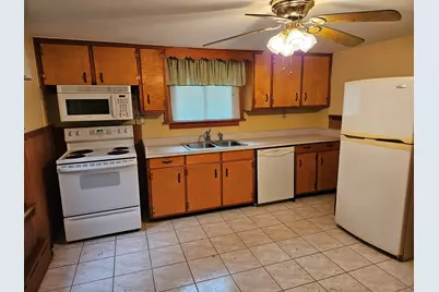 13 Hancock St, Shrewsbury, MA 01545 - Photo 2