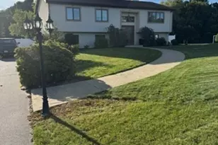 10 Radcliff Ln, Dartmouth, MA 02747 - Photo 1