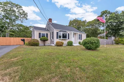 7 Queens Bay Ln, Bourne, MA 02532 - Photo 2