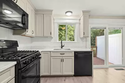 31 Farrwood Dr #31, Haverhill, MA 01835 - Photo 8