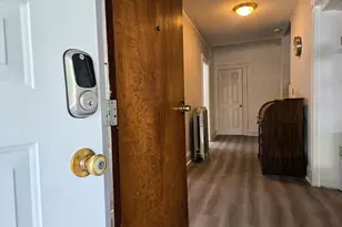 38 Northampton Ave, Springfield, MA 01109 - Photo 8
