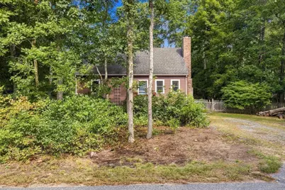 35 Pinecrest Beach Dr, Falmouth, MA 02536 - Photo 4