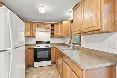 35 Pinecrest Beach Dr, Falmouth, MA 02536 - Photo 18